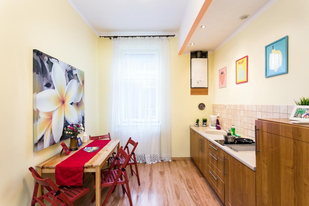 Live Like Locals: Market Square X Jewish District Cracóvia Exterior foto